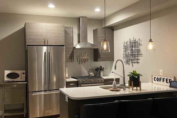 KĂŒhlschrank, Mikrowelle, Ofen, Herdplatte