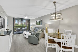 Smart TV - Beautiful Condo in Gated Bonita Bay!  NEW Private Beach Park with shuttle. (Bonita Springs)