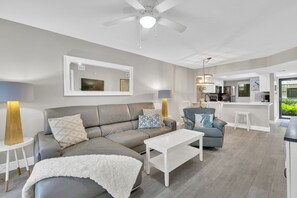 Smart TV - Beautiful Condo in Gated Bonita Bay!  NEW Private Beach Park with shuttle. (Bonita Springs)