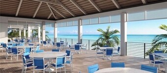 Condo mis à jour avec accès privé au parc en bord de mer. Parapluie / chaises déjà installés