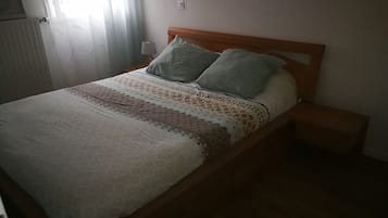 2 slaapkamers, een strijkplank/strijkijzer, wifi, beddengoed