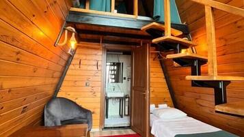 Hypo-allergenic bedding, minibar, free WiFi, bed sheets