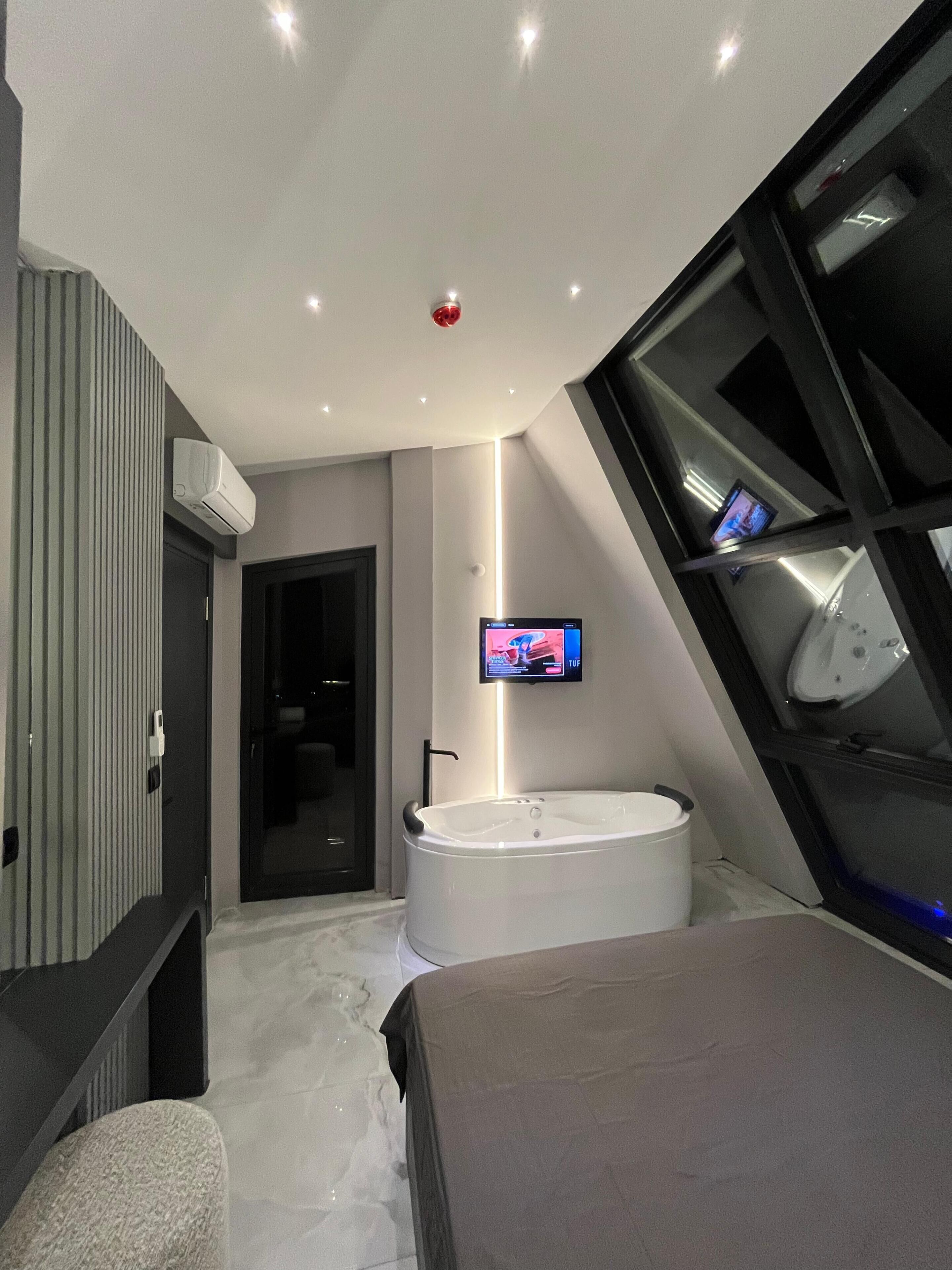 Ropa de cama hipoalergénica, minibar, wifi gratis y ropa de cama 