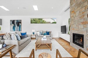 TV, fireplace