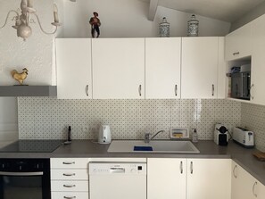 Refrigerador, microondas, horno y lavavajillas 