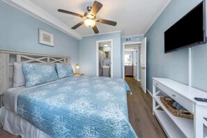 2 dormitorios, escritorio, tabla de planchar con plancha y cuna de viaje