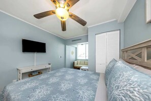 2 chambres, bureau, fer et planche à repasser, lit parapluie