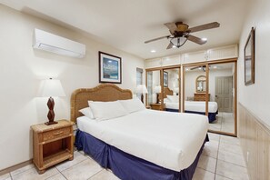 2 bedrooms, iron/ironing board, free internet, bed sheets - Waterfront home with beautiful ocean views & beach access (Newport Beach)