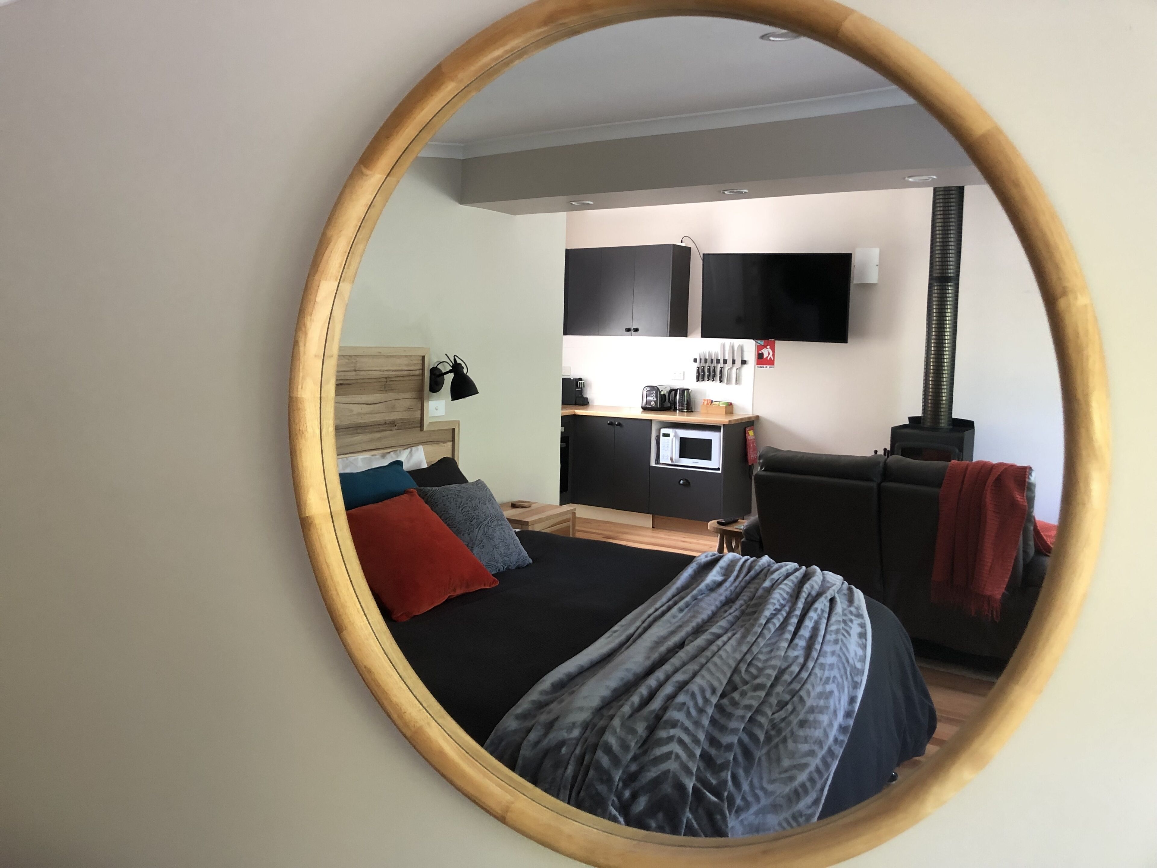 Estudi en suite superior, 1 llit de matrimoni gran, banyera | Decoració individual, planxa i posts de planxar i wifi gratuïta 