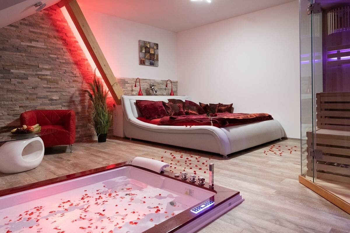 Honeymoon Double Room, Hot Tub (sauna) | Minibar, laptop workspace, blackout drapes, soundproofing