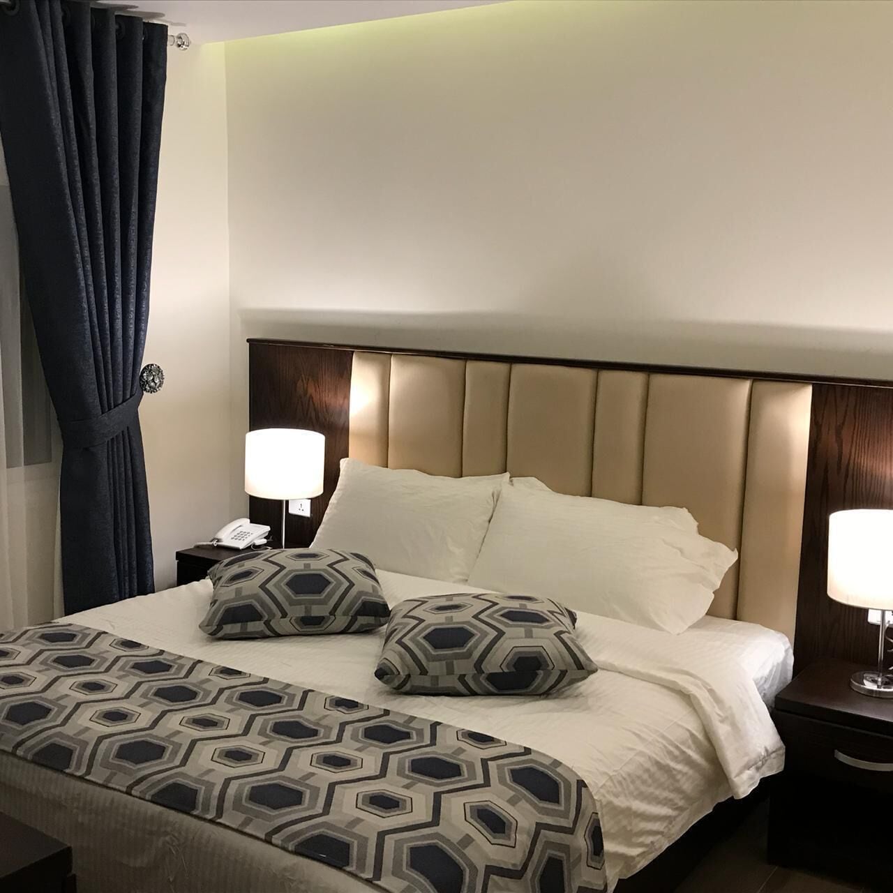 deluxe double room | 1 bedroom, pillow-top beds, minibar, in-room safe