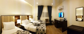 Deluxe Triple Room | Pillowtop beds, minibar, in-room safe, desk - Petra Heart Hotel (Wadi Musa)