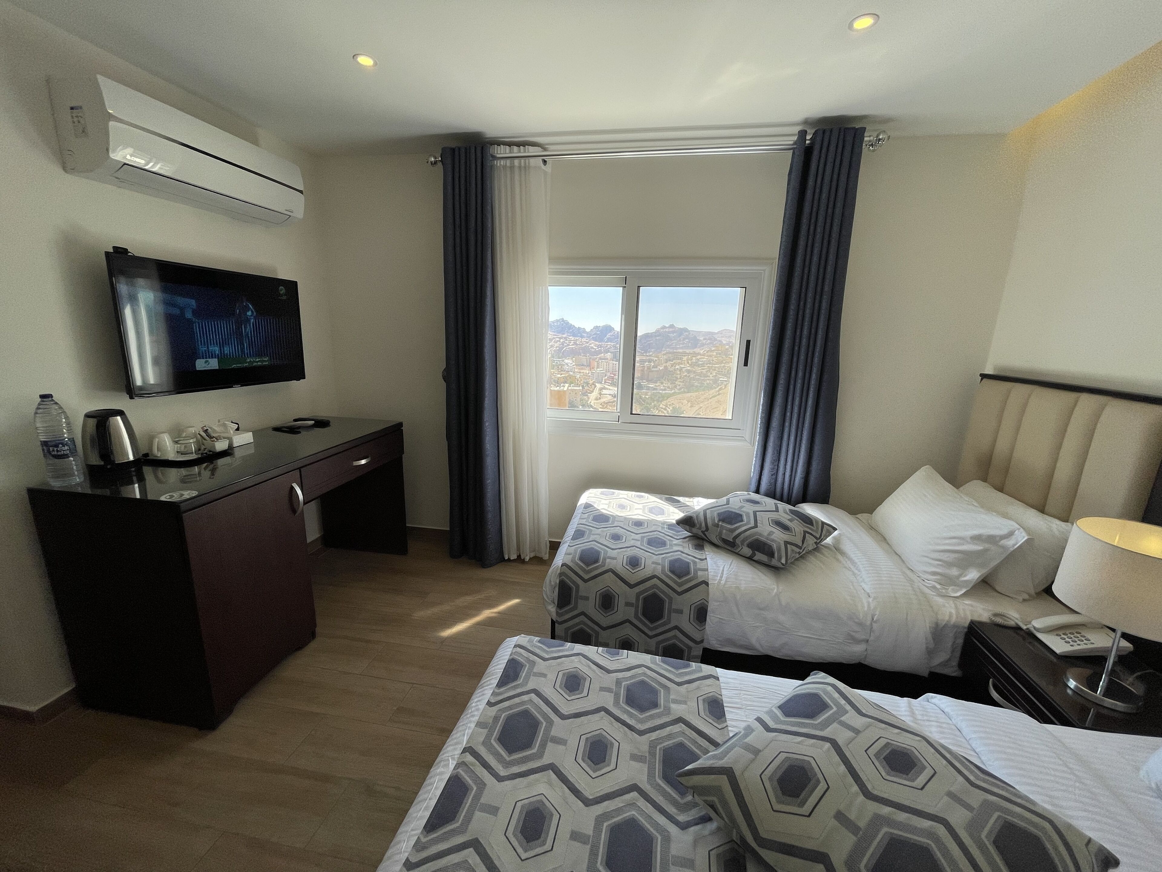 deluxe twin room | 1 bedroom, pillow-top beds, minibar, in-room safe