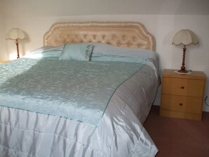 3 chambres, fer et planche à repasser, lit parapluie, Wi-Fi gratuit