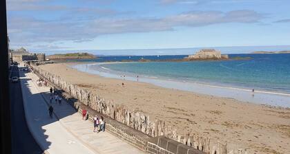 asunto täysi merinäköala ja kaikki mukavuudet