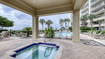 Una piscina techada, una piscina climatizada