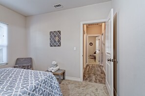 4 slaapkamers, een strijkplank/strijkijzer, wifi, beddengoed