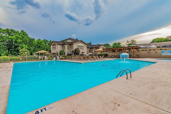 Indoor pool, outdoor pool