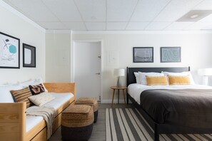 3 habitaciones, tabla de planchar con plancha y cuna de viaje 