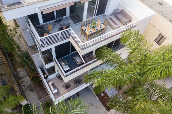 Outdoor dining - Balboa II by AvantStay | Modern Condo w/ Balcony & Views of Balboa Park! (San Diego)