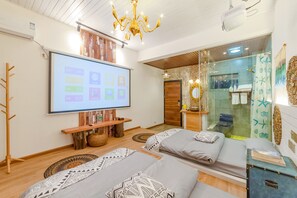Design Double or Twin Room, 1 Bedroom | Living area | Flat-screen TV - Crystal Taro Inn Dali (Dali)