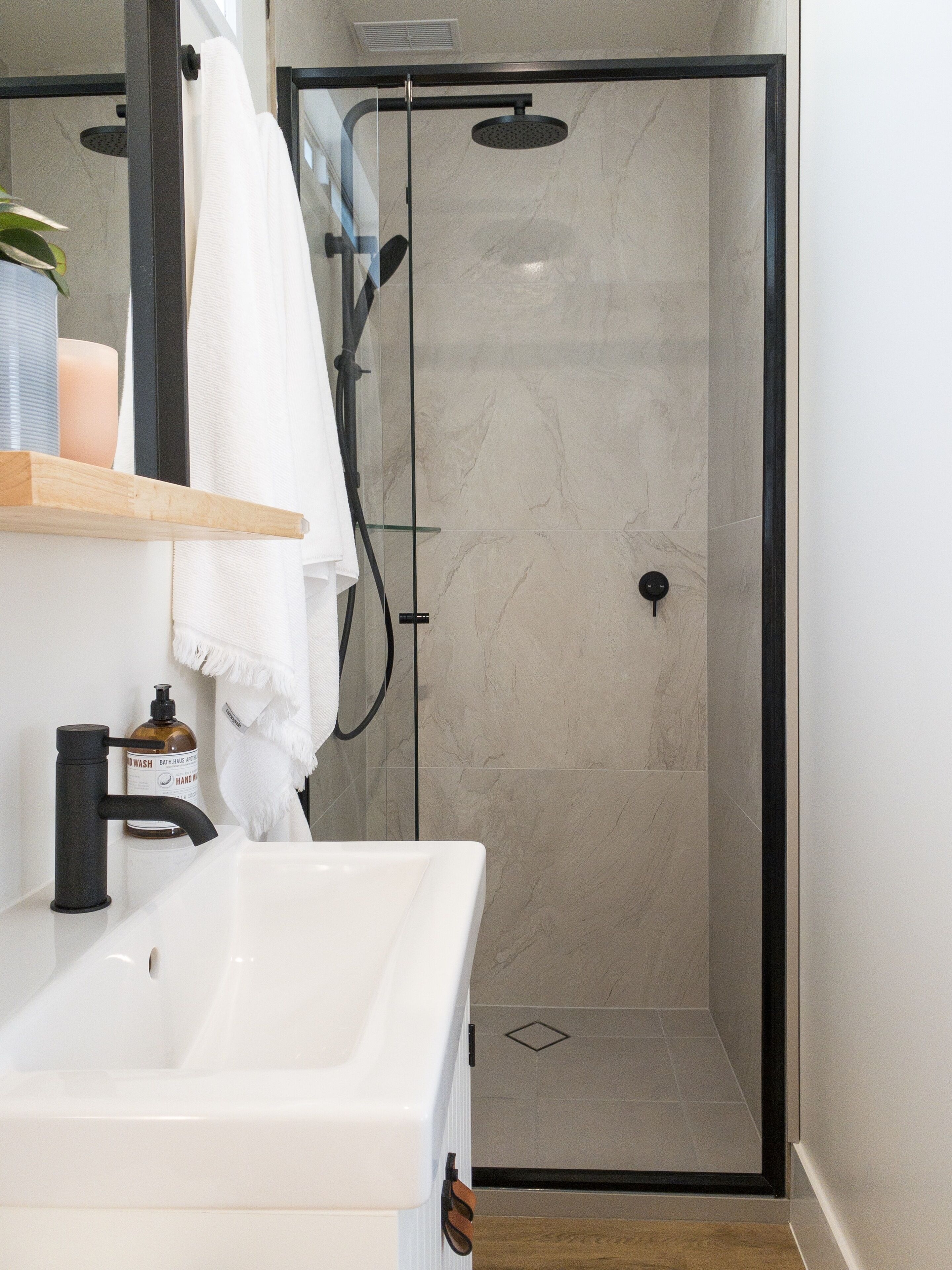 สแตนดาร์ดเคบิน | ห้องน้ำ | ผ้าเช็ดตัว