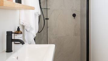 Standard-mökki | Kylpyhuone | Pyyhkeet