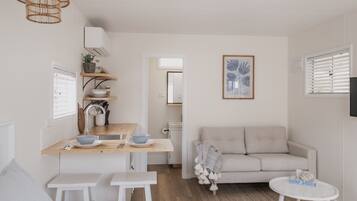 Standard Cabin | Living area