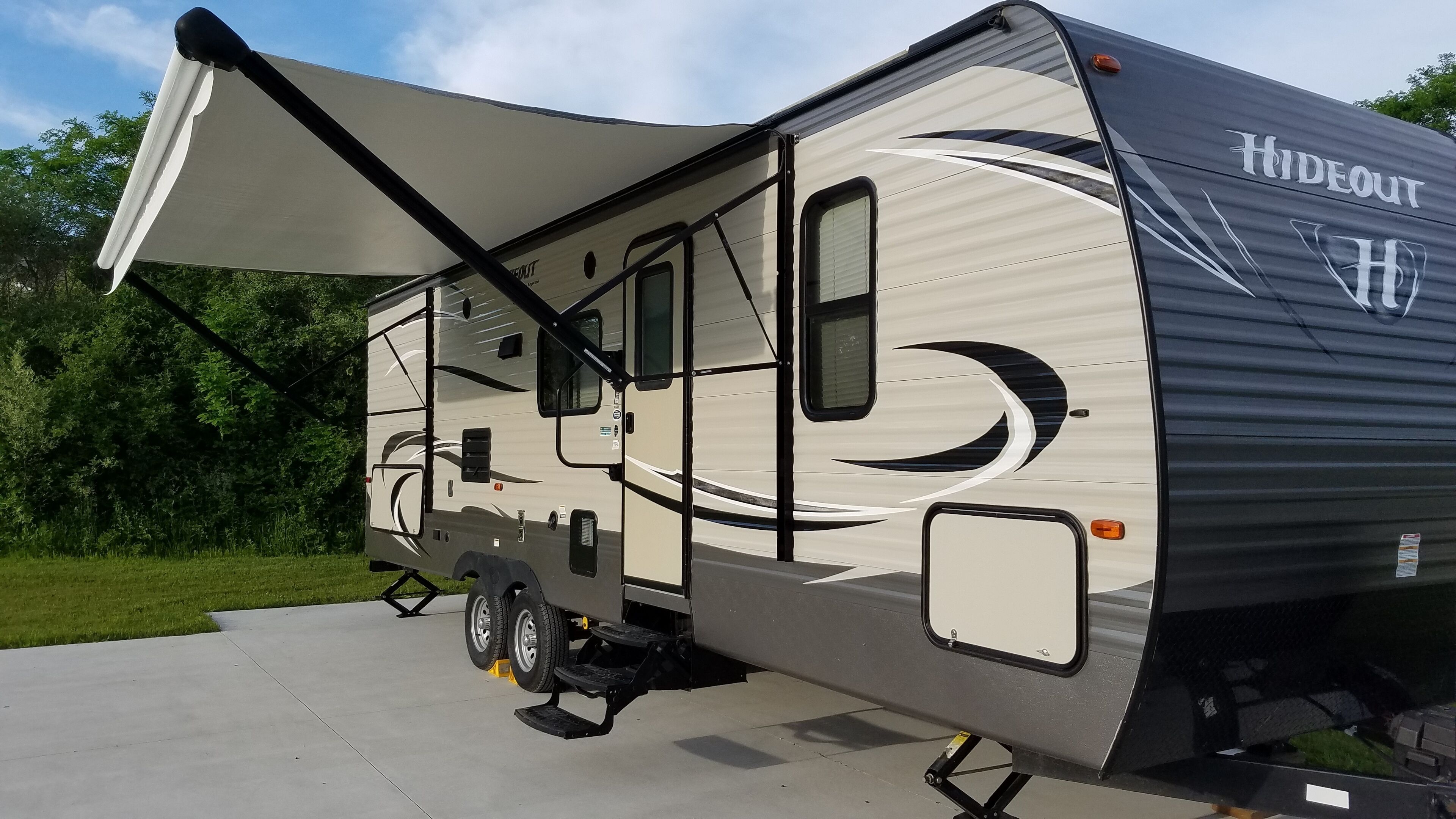 32' RV Travel Trailer Camper on site in South Haven Michigan
