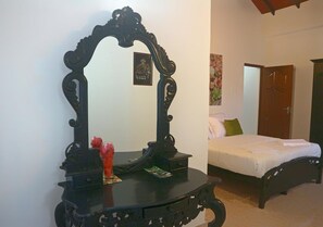 Superior Double Room | Blackout drapes, iron/ironing board, free WiFi, bed sheets - Villa de Negombo (Negombo)