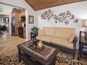 Televisión y chimenea 