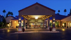 Exterior - Formula 1~EDC~CES~SPERE~MIDDLE OF IT ALL~2 bed 2 bath Condo~10 min walk to Strip (Las Vegas)