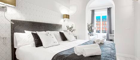 1 habitación, tabla de planchar con plancha, wifi y ropa de cama