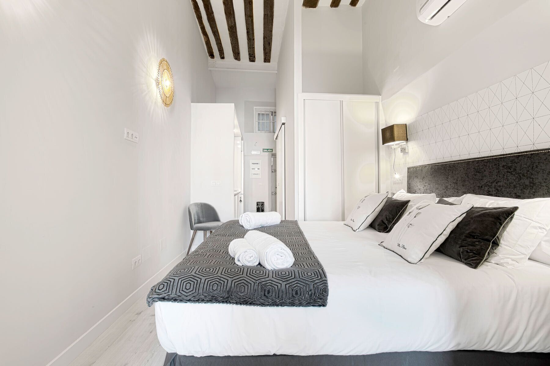 Luxury Apartment in Madrid center. Plaza Mayor I