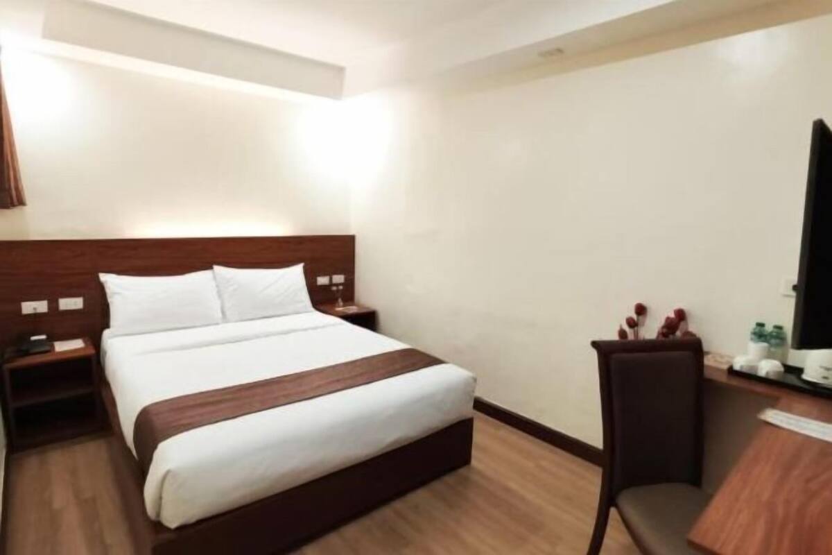 In-room safe, desk, laptop workspace, blackout drapes