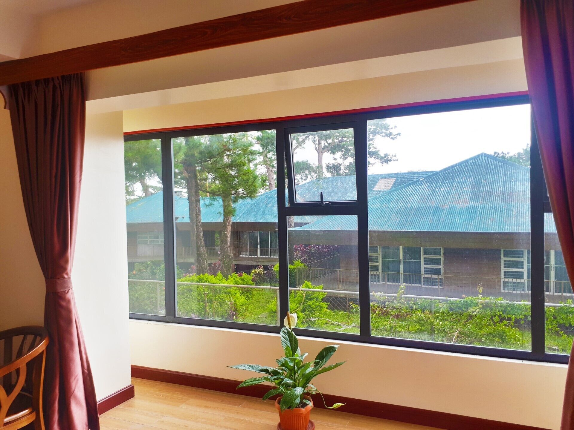 Standaard driepersoonskamer | Kameruitzicht