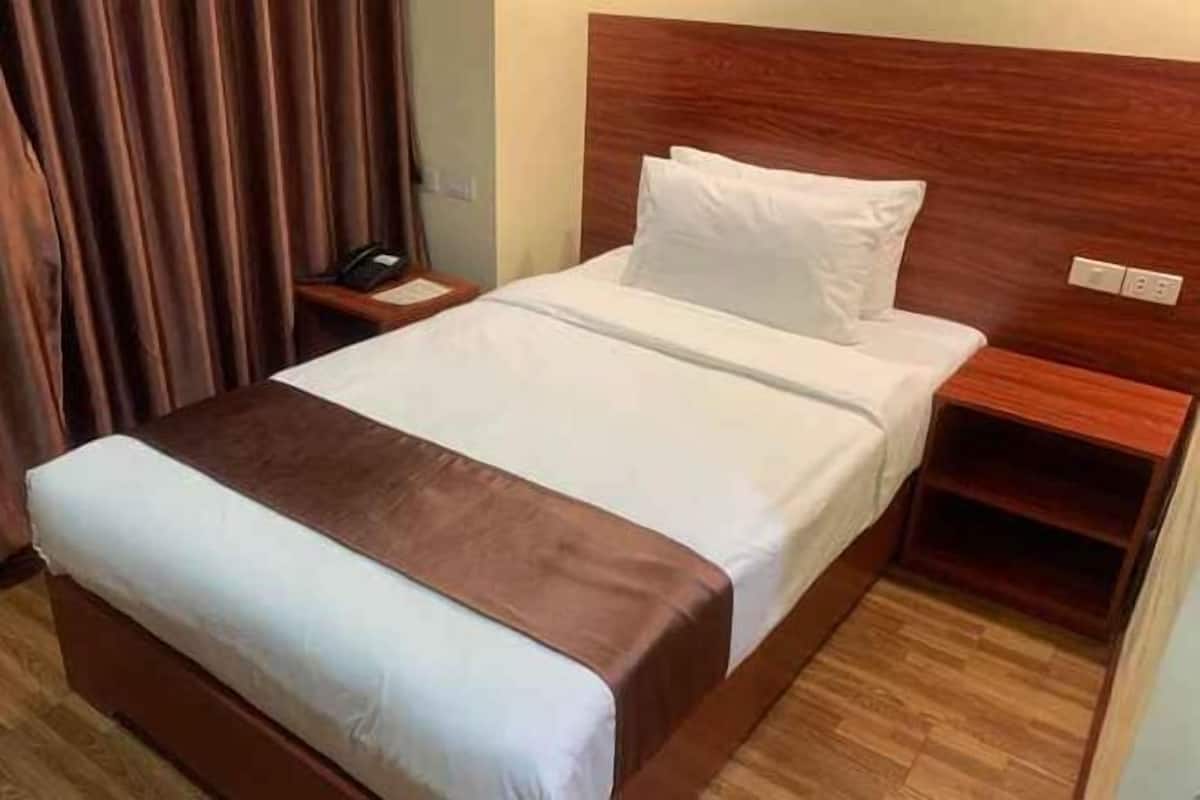 Caja de seguridad en la habitación y escritorio