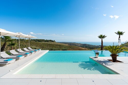 Luxury villa with pool situated near Ribera, Agrigento, Sicily – 6 pax