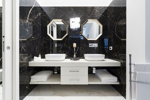 Bathroom - Luxury villa with private pool near Ribera - DiCasaInSicilia (Ribera)