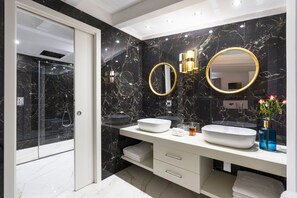 Shower, hair dryer, towels