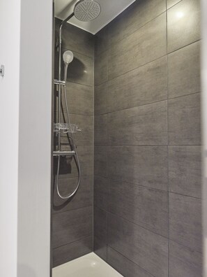 Douche de la salle de bain
