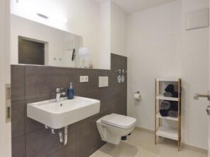 Dusch, hårtork och handdukar