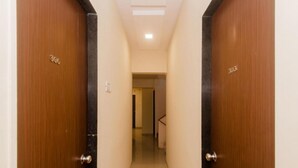 Lobby - Symphony Hotel (Mumbai)