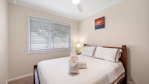 4 bedrooms, iron/ironing board, travel cot, free WiFi - Ballena Blue by Experience Jervis Bay (Huskisson)
