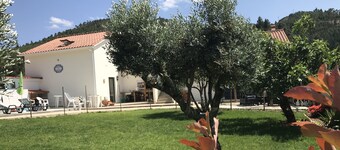 Beautifully appointed self-contained Annex.