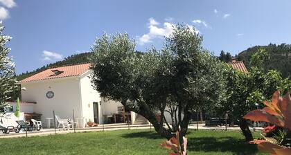 Beautifully appointed self-contained Annex.