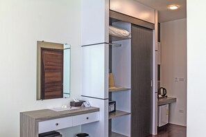 Deluxe Room with Ocean View | Room amenity - PP Mountain Beach Resort  (Ko Phi Phi)