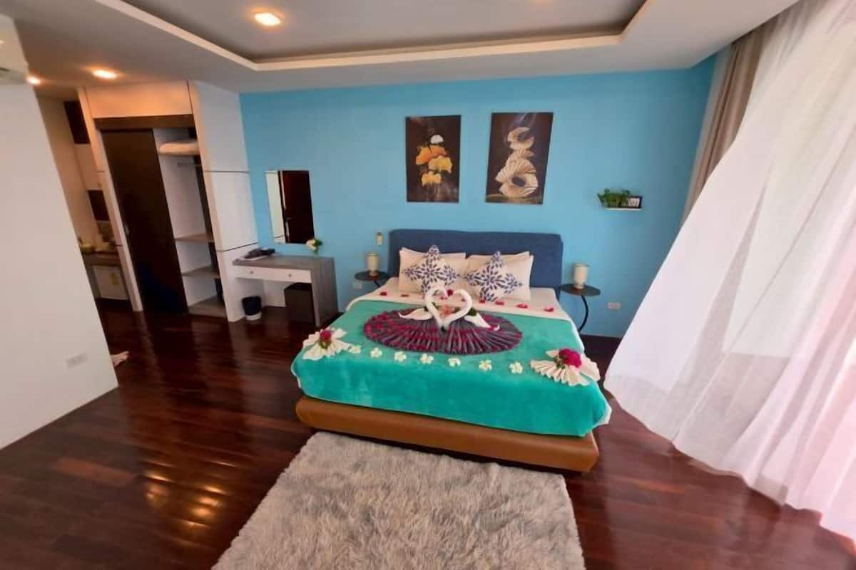 Roupas de cama premium, frigobar, cofres nos quartos, Wi-Fi de cortesia