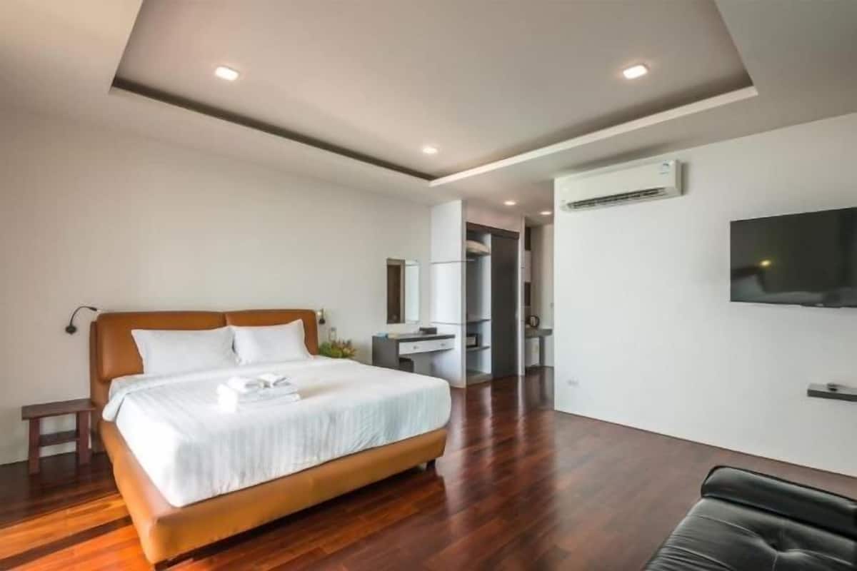 Premium bedding, minibar, in-room safe, free WiFi