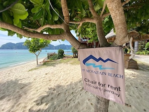 Private beach nearby, white sand, beach shuttle, sun-loungers - PP Mountain Beach Resort  (Ko Phi Phi)